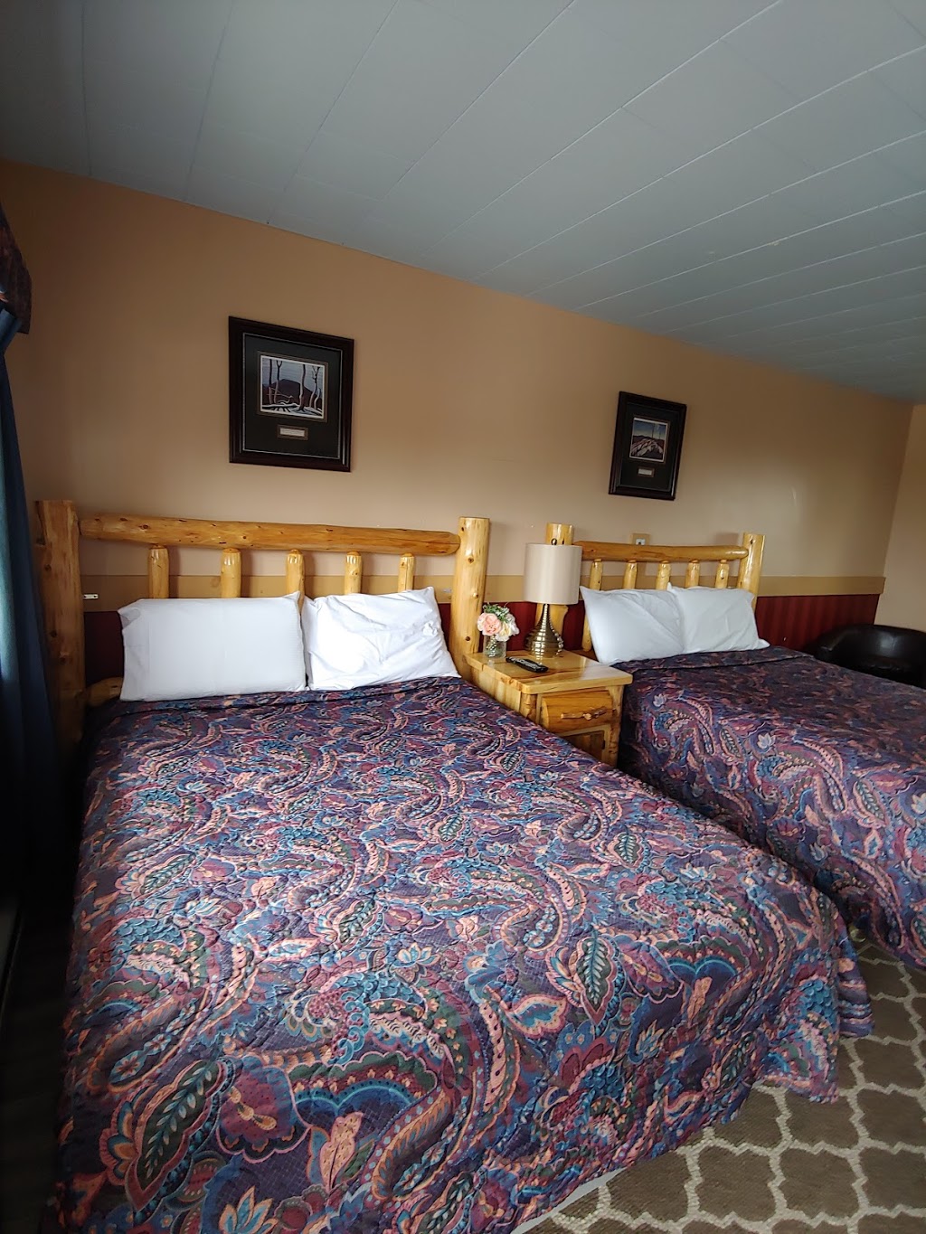 The Pine Crest Motel | 536 ON-17, Nipigon, ON P0T, Canada | Phone: (807) 887-2813