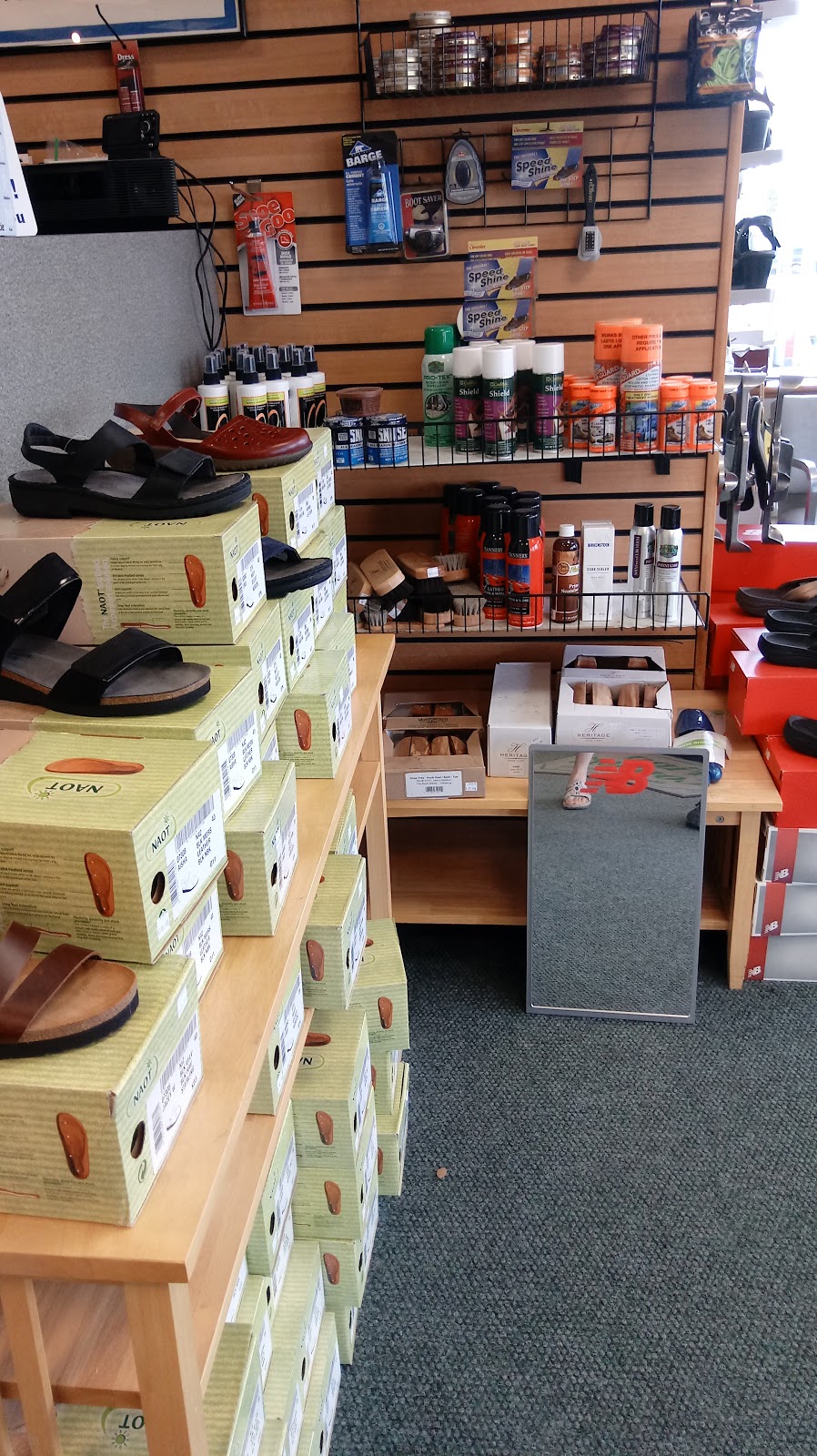 Hooks Shoes | 2076 Eggert Rd, Amherst, NY 14226, USA | Phone: (716) 832-6417