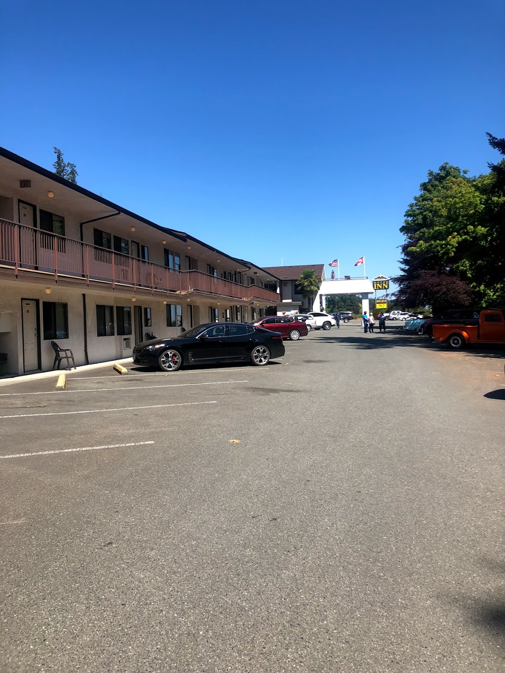 Western 66 Motor Inn | 2401 Mt Newton Cross Rd, Saanichton, BC V8M 1T8, Canada | Phone: (250) 652-4464