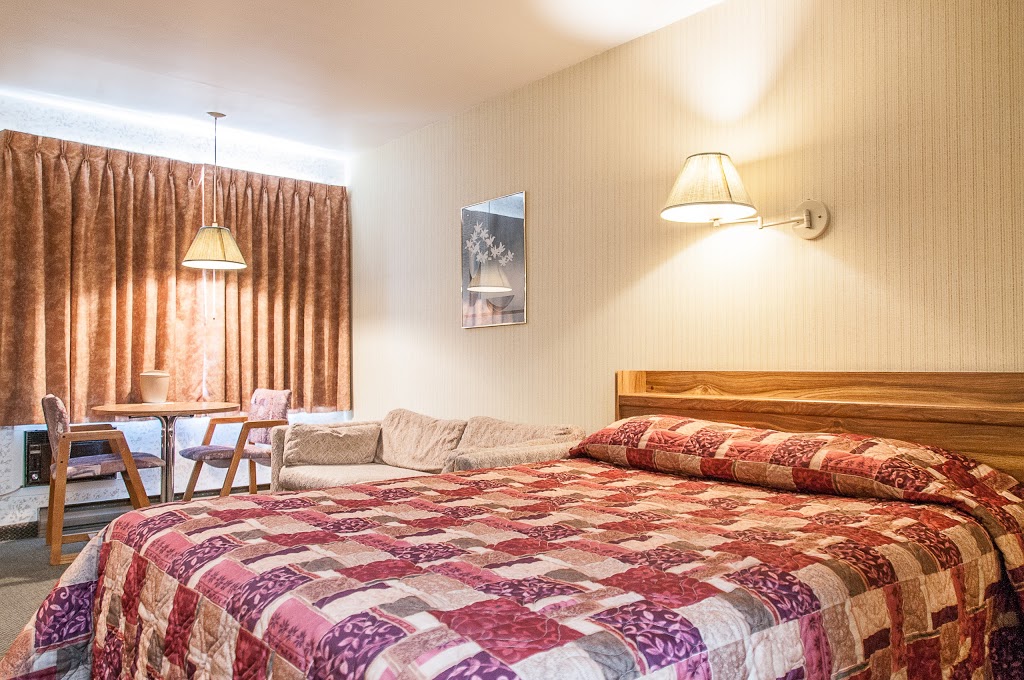 Motel St-Moritz | 1580 Rue Principale E, Sainte-Agathe-des-Monts, QC J8C 2V7, Canada | Phone: (819) 326-3444