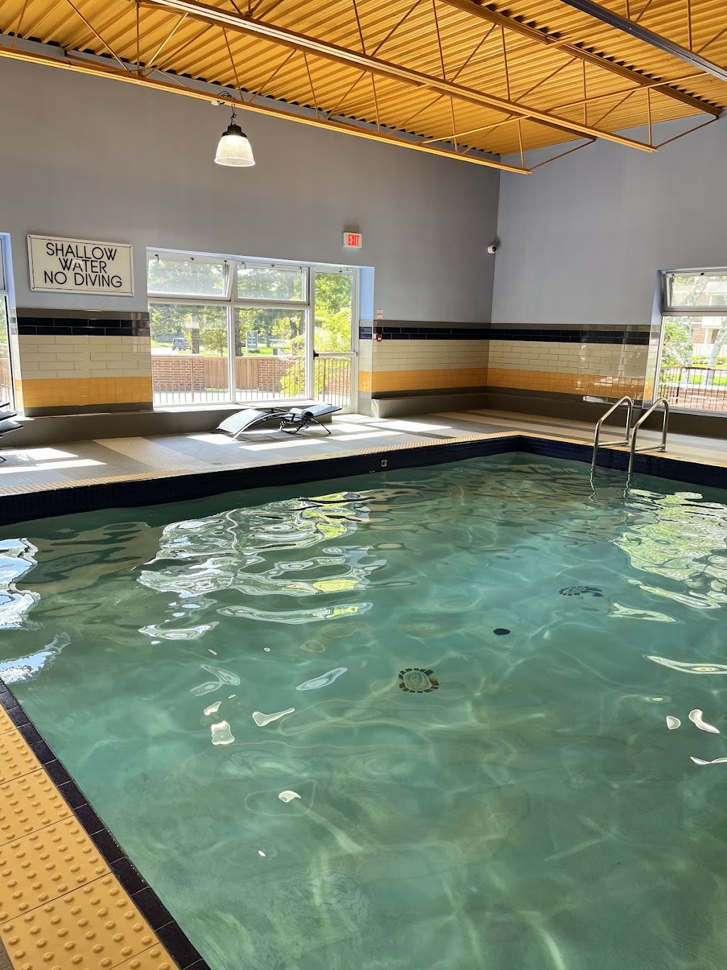 Aurora Club Recreation | 36 Aurora Ct, Scarborough, ON M1W 2G8, Canada | Phone: (416) 499-2870