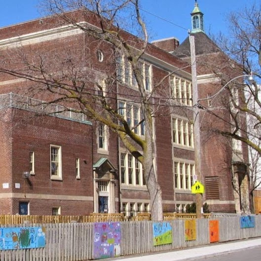 Dover Gardens Nursery School | 228 Bartlett Ave, Toronto, ON M6H 3G4, Canada | Phone: (416) 533-7337