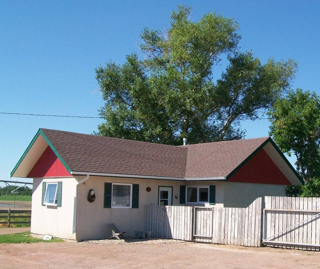 Elbas Farms Vacation Cottages and RV Park | Howe Rd, Lethbridge, AB T1J 5P9, Canada | Phone: (403) 329-8181