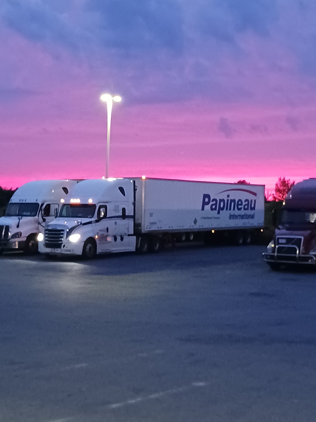 Papineau Transport International | 851 Bd Roland-Godard, Saint-Jérôme, QC J7Y 4C2, Canada | Phone: (418) 431-0129