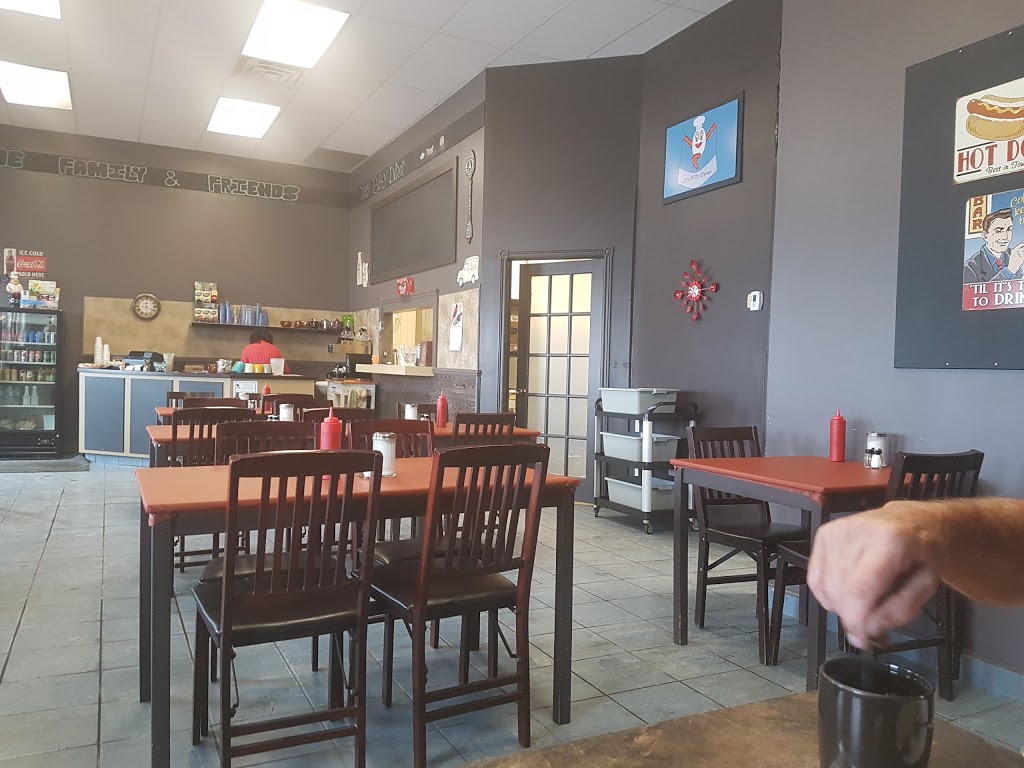 Itty Bitty Diner | 7 Snow Rd, Napanee, ON K7R 3Y5, Canada | Phone: (613) 354-5445