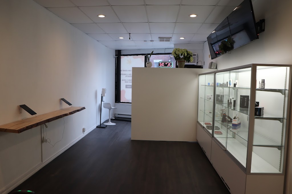 Cozy Cannabis | 1428 Dundas St W, Toronto, ON M6J 1Y5, Canada | Phone: (647) 772-7380