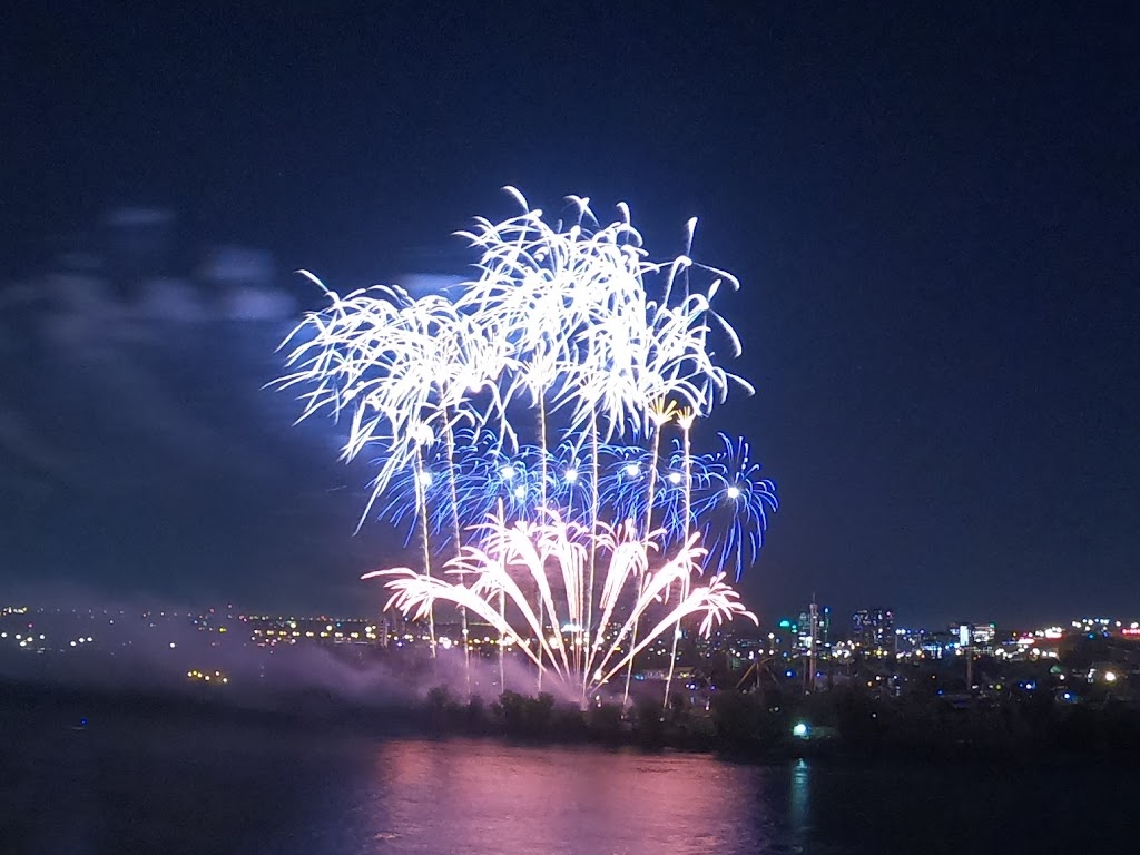 LInternational des Feux Loto-Québec | La Ronde, 22 Chem. Macdonald, Montréal, QC H3C 6A3, Canada | Phone: (514) 397-2001