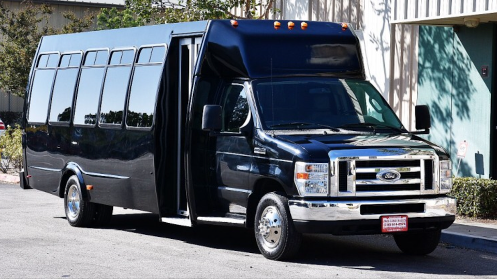 Moonlight Limos - Coquitlam | 2799 Nash Dr, Coquitlam, BC V3B 6Y4, Canada | Phone: (604) 209-6095