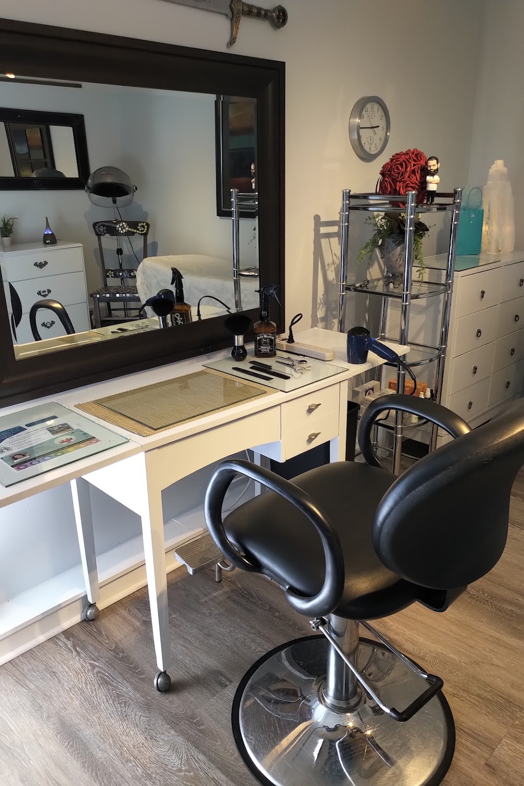 Blind Barber | 200 Shawnessy Dr SW Unit 56, Calgary, AB T2Y 1G8, Canada | Phone: (403) 804-3137