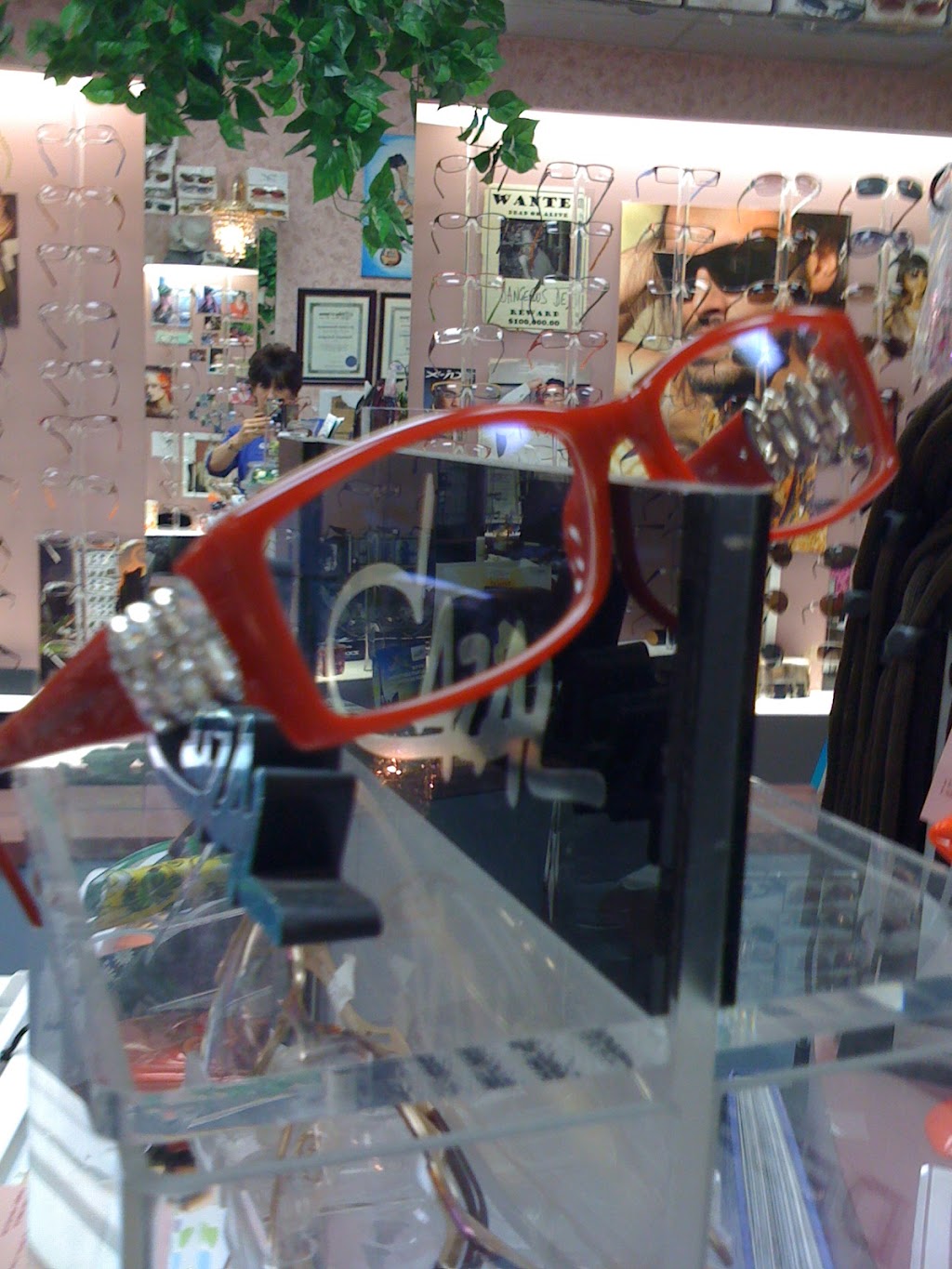 Debbie Mozelle Designer Optical | 1554 Foster St, White Rock, BC V4B 3X8, Canada | Phone: (604) 538-5100