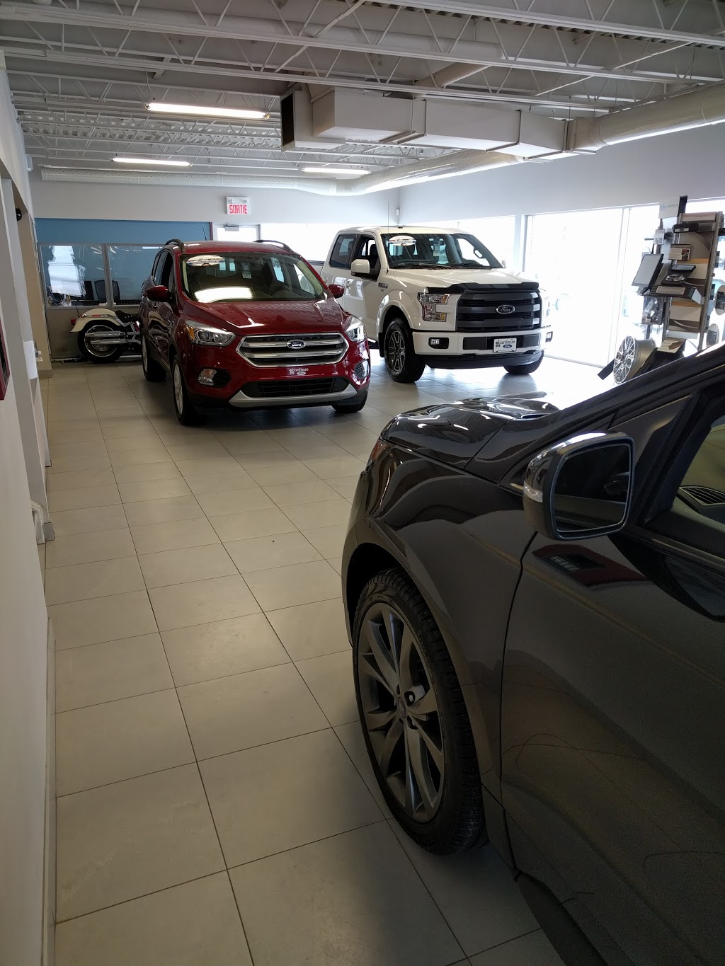 Banlieue Ford | 344 Rue Laurier, Saint-Apollinaire, QC G0S 2E0, Canada | Phone: (844) 361-7370