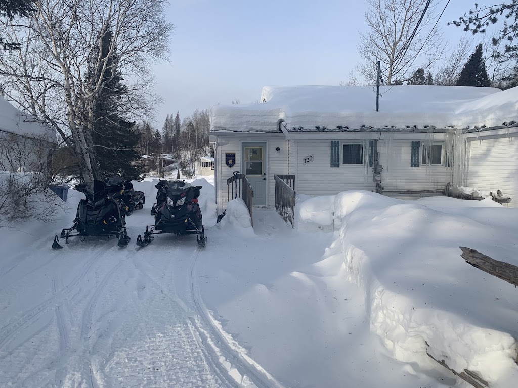 Chalet du lac Goth | 120 sentier Lévesque, Saint-Félix-dOtis, QC G0V 1M0, Canada | Phone: (418) 820-6610