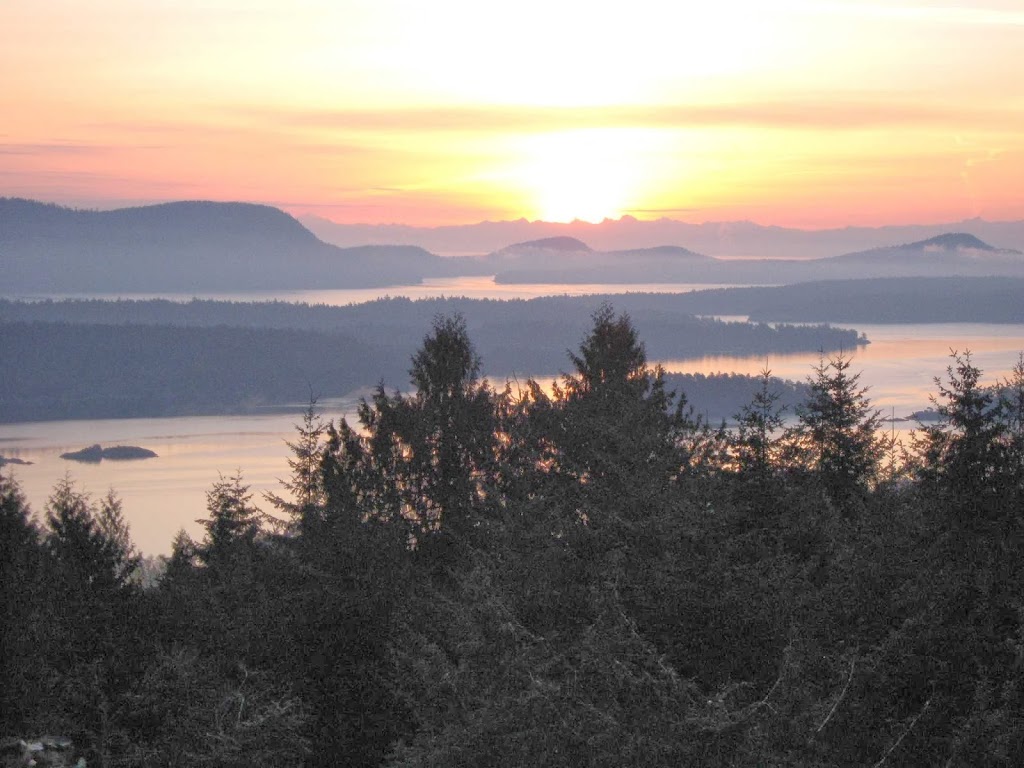 B&B Cedar House on the Hill | 125 David Crescent, Salt Spring Island, BC V8K 2H4, Canada | Phone: (250) 538-1766