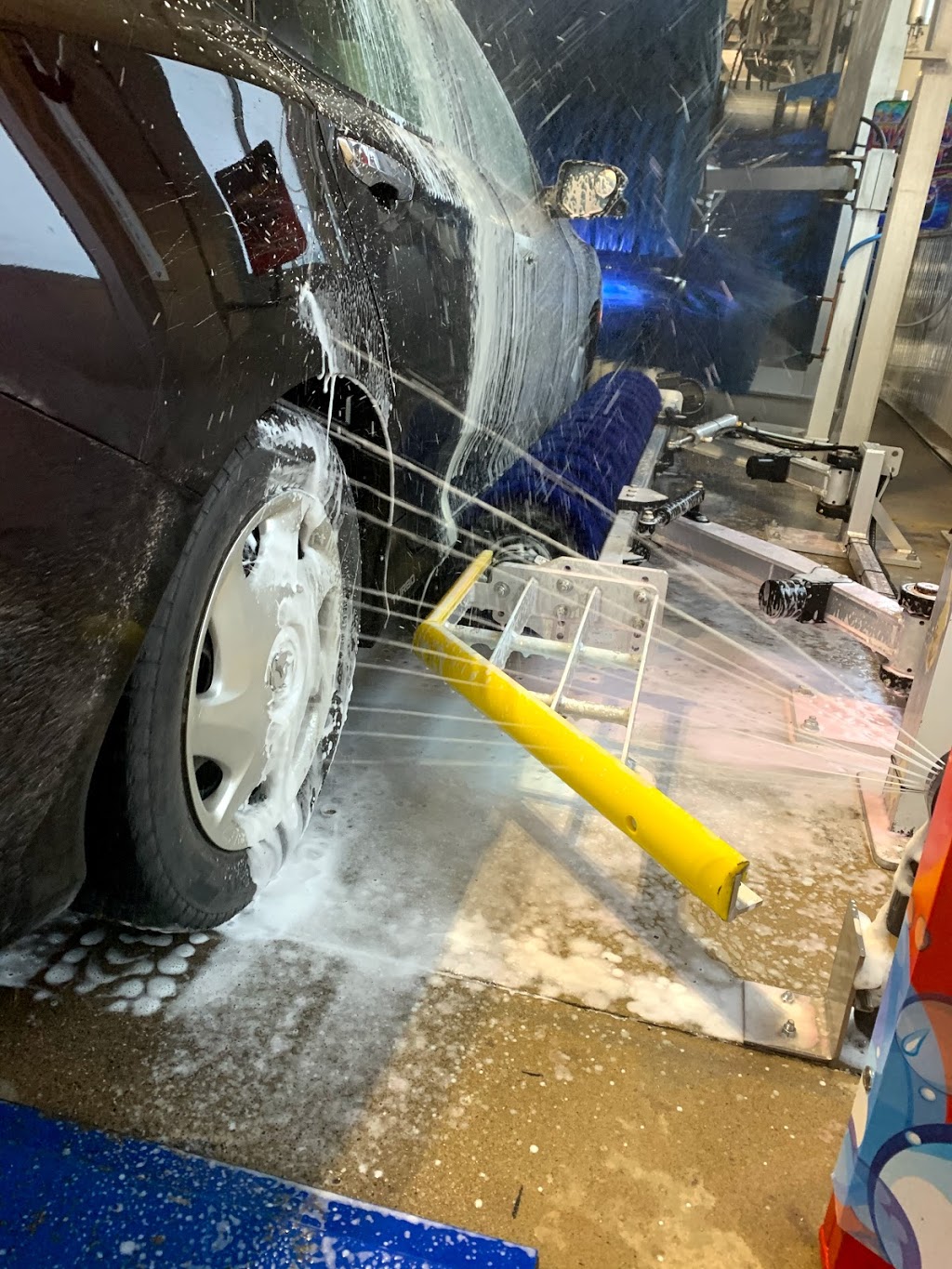 Popular Car Wash & Detailing - Free Vacuums | 180 Hopkins St, Whitby, ON L1N 2K6, Canada | Phone: (647) 640-7741