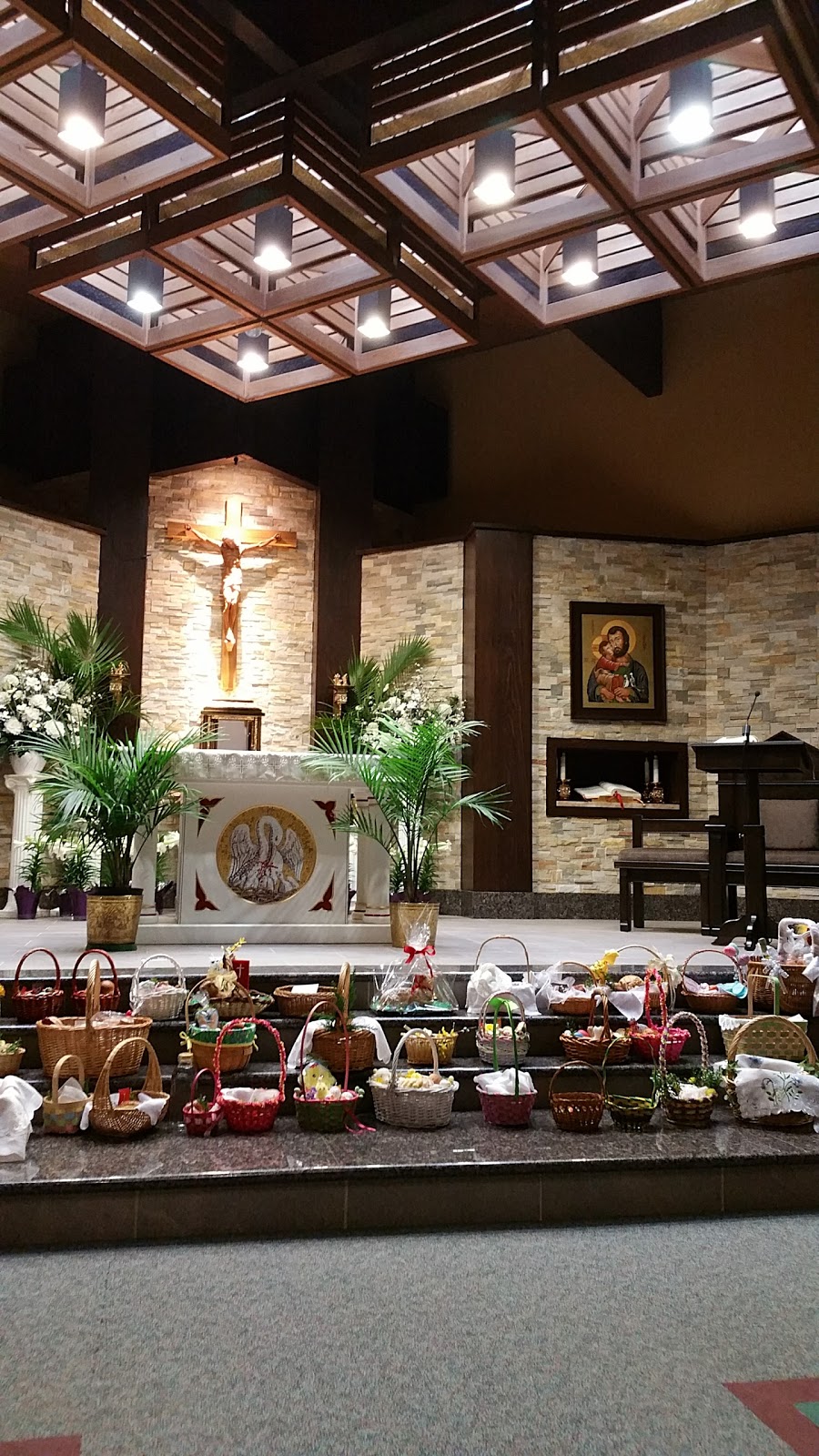 Saint Francis of Assisi Roman Catholic Church | 2473 Thorn Lodge Dr, Mississauga, ON L5K 1K8, Canada | Phone: (905) 822-8132