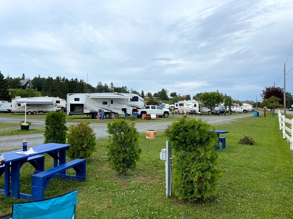 Camping Du Quai | 70 Rue de lAncrage, Rivière-du-Loup, QC G5R 6B1, Canada | Phone: (418) 860-3111