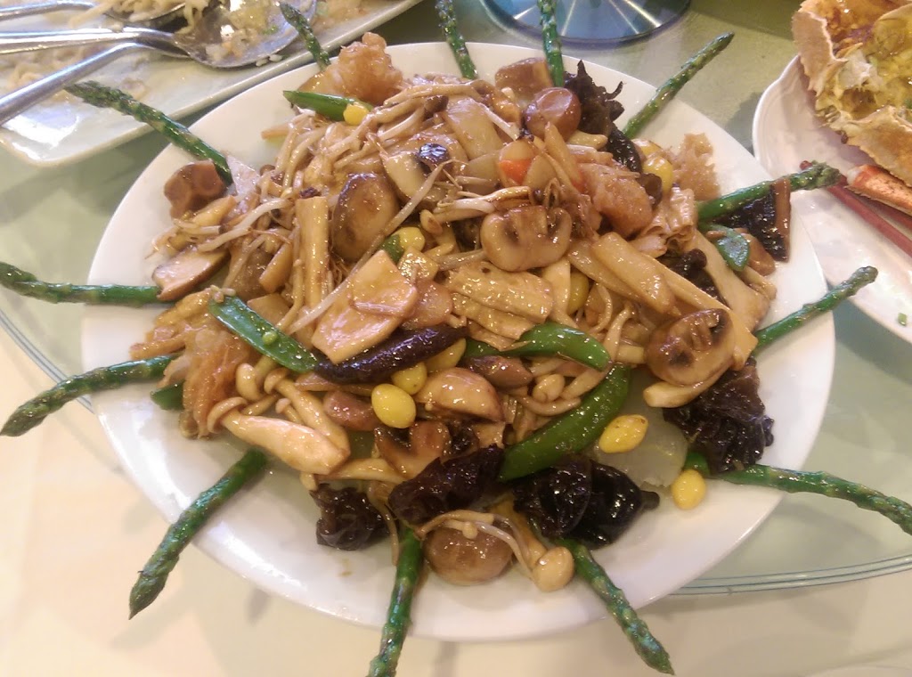 Golden Central Chinese Cuisine | 5016 Centre St NE, Calgary, AB T2K 0S8, Canada | Phone: (403) 731-9199