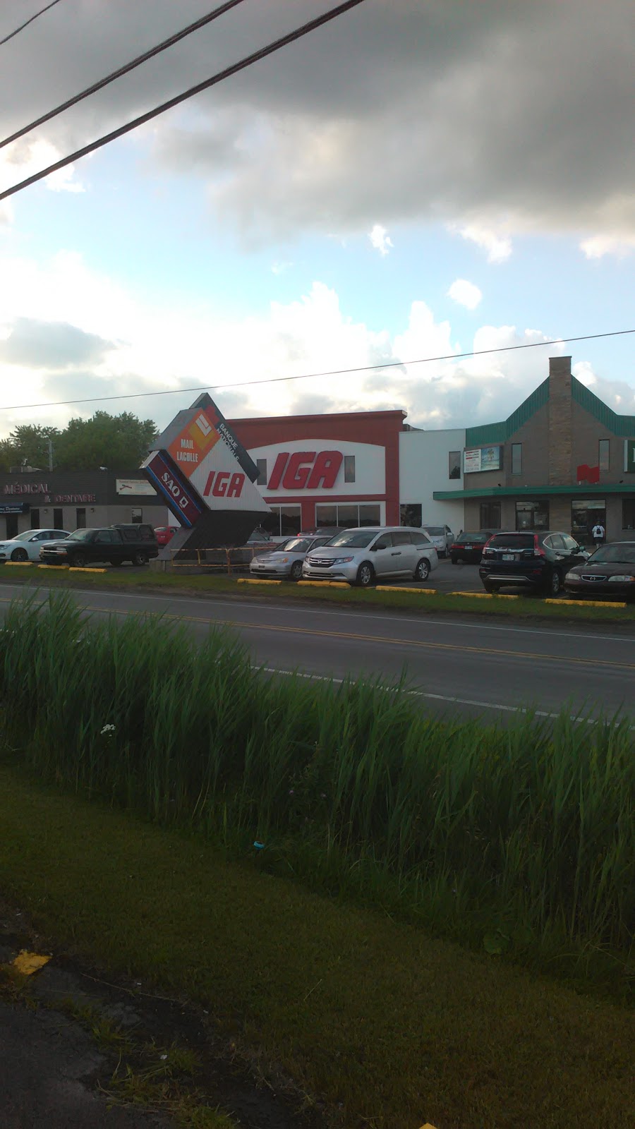 IGA Marché H. Dauphinais inc. | 60 QC-202, Lacolle, QC J0J 1J0, Canada | Phone: (450) 246-3037