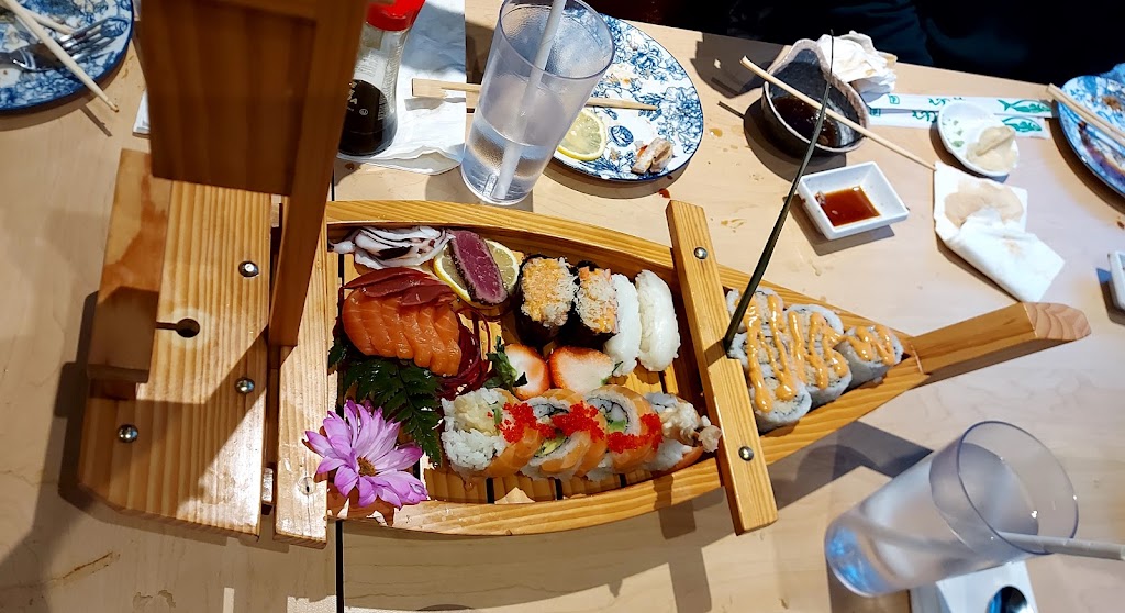 Guelph Sushi | 281 Woodlawn Rd W, Guelph, ON N1H 7K7, Canada | Phone: (519) 766-1117