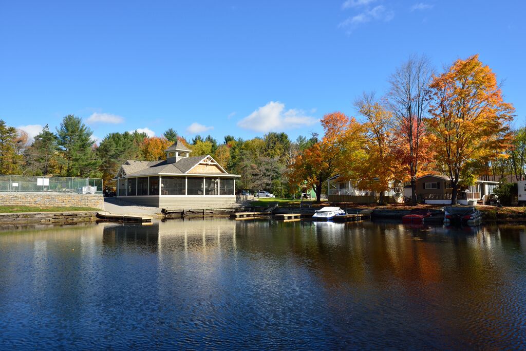 Shamrock Bay Resort | 1082 Shamrock Marina Rd, Severn Bridge, ON P0E 1N0, Canada | Phone: (877) 814-4141