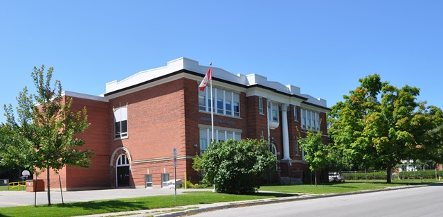 Alexandra Public School | 65 Sussex St N, Lindsay, ON K9V 4H9, Canada | Phone: (705) 324-3313