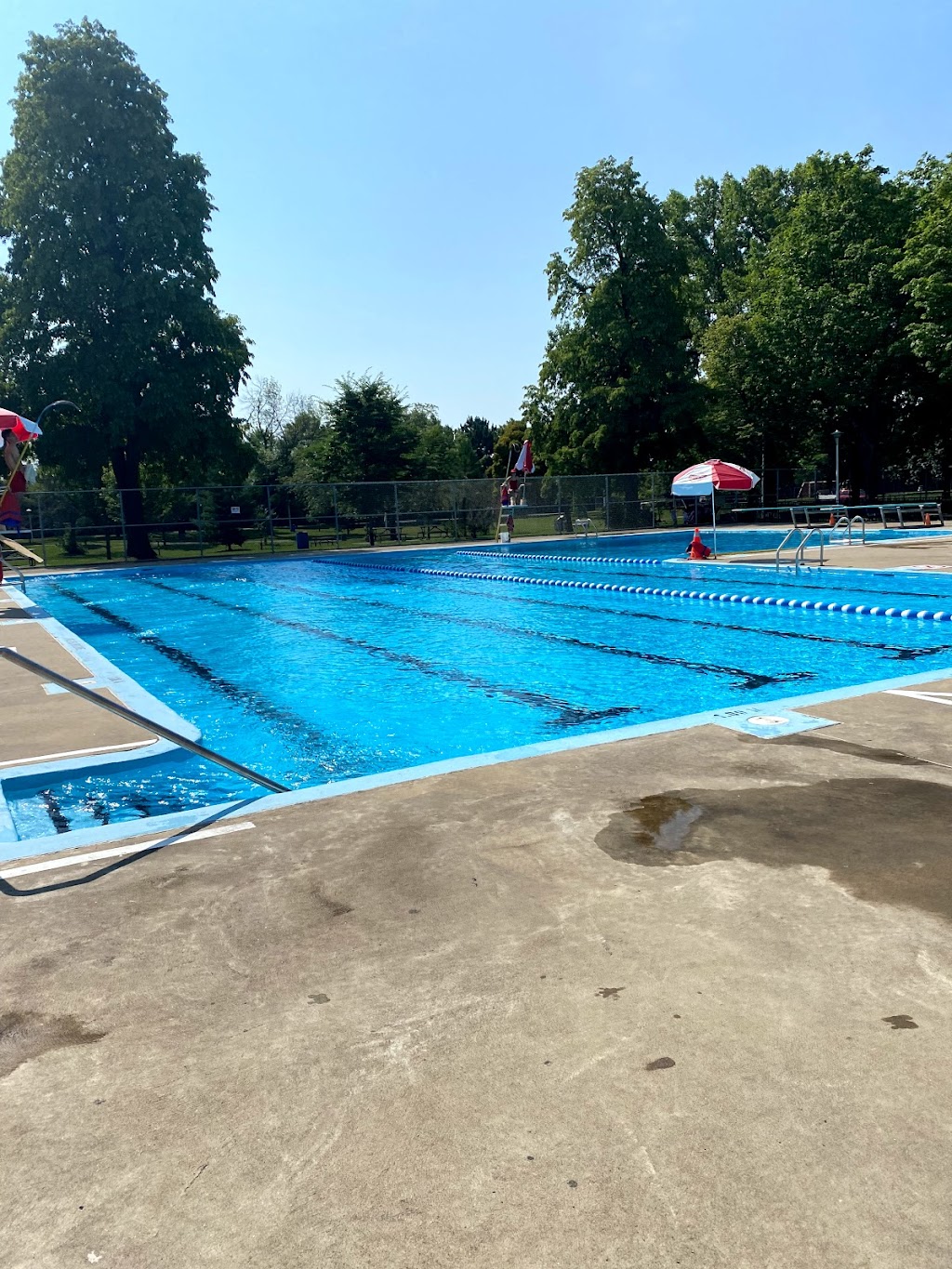 Parc Gabriel-Lalemant swimming pool | 2350 Rue Sauvé E, Montréal, QC H2B 1B2, Canada | Phone: (514) 872-1137