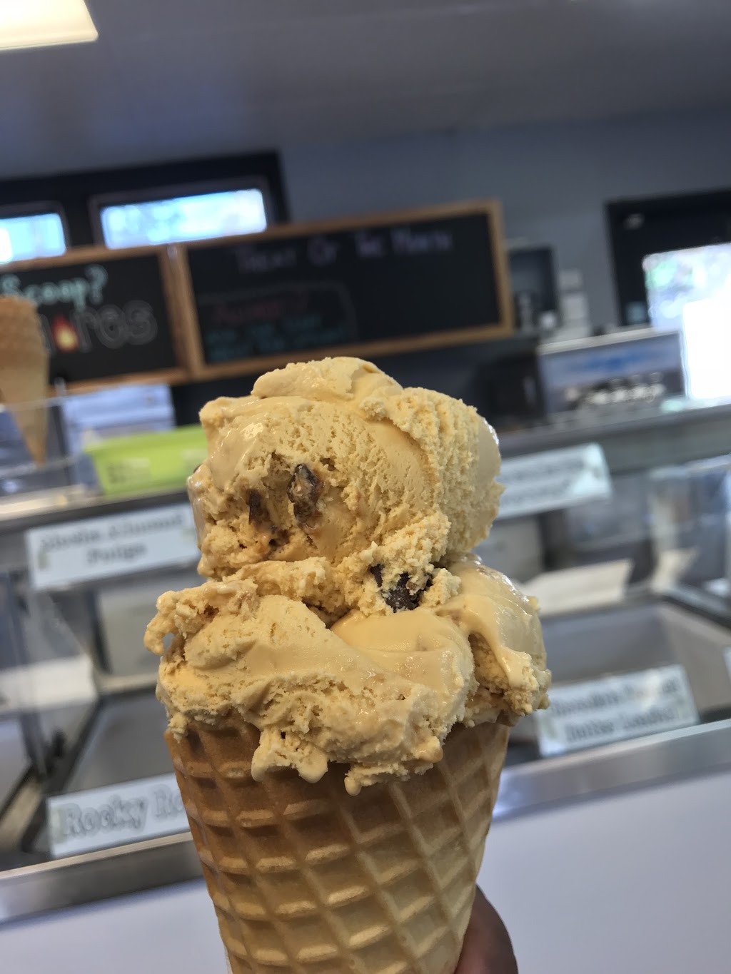 Simply Scoops | 38 Robinson St, Port Burwell, ON N0J 1T0, Canada | Phone: (519) 874-1390