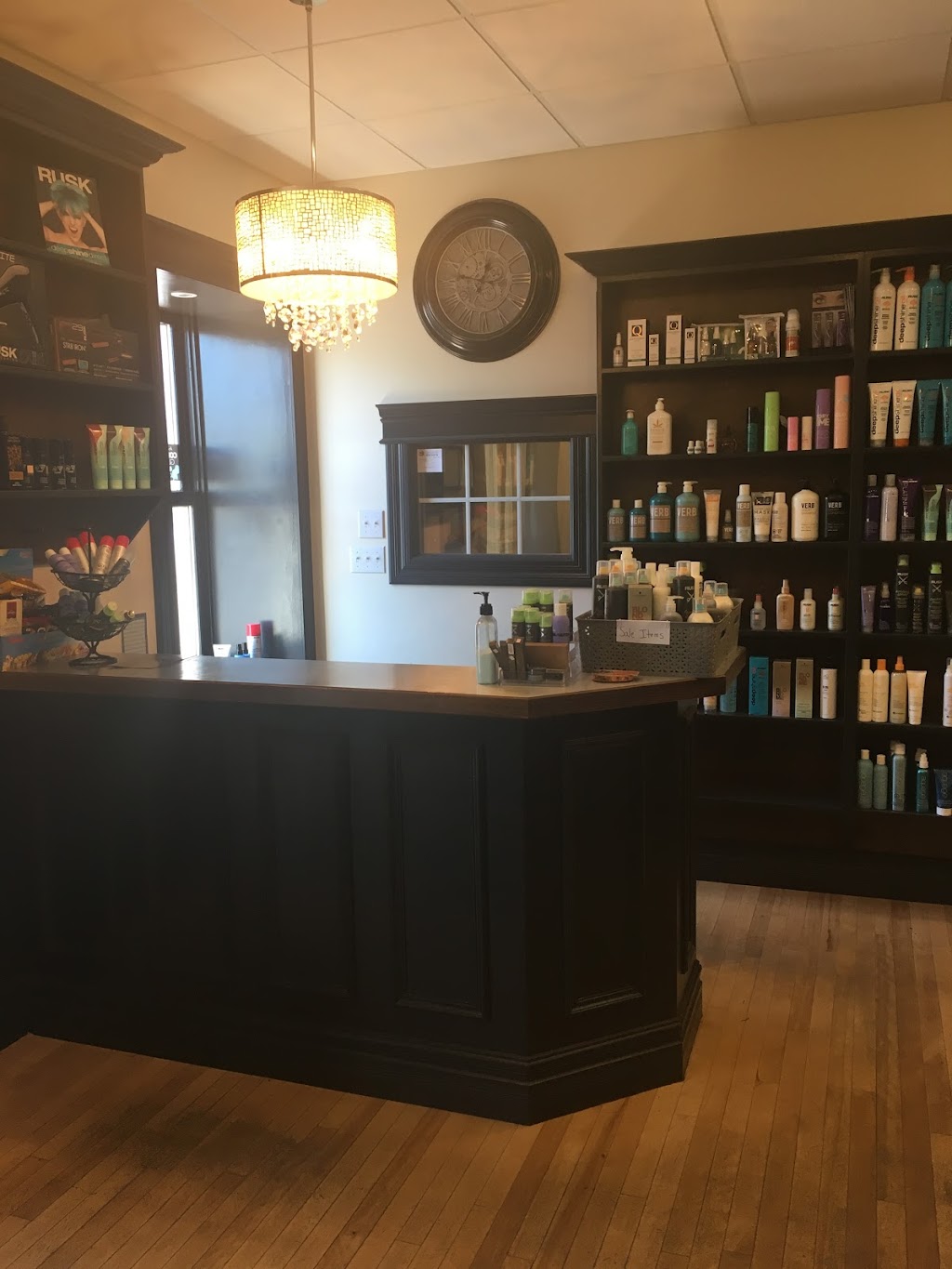 Exquisite Salon & Spa | 11 Crescent Dr, New Minas, NS B4N 3G7, Canada | Phone: (902) 365-3323