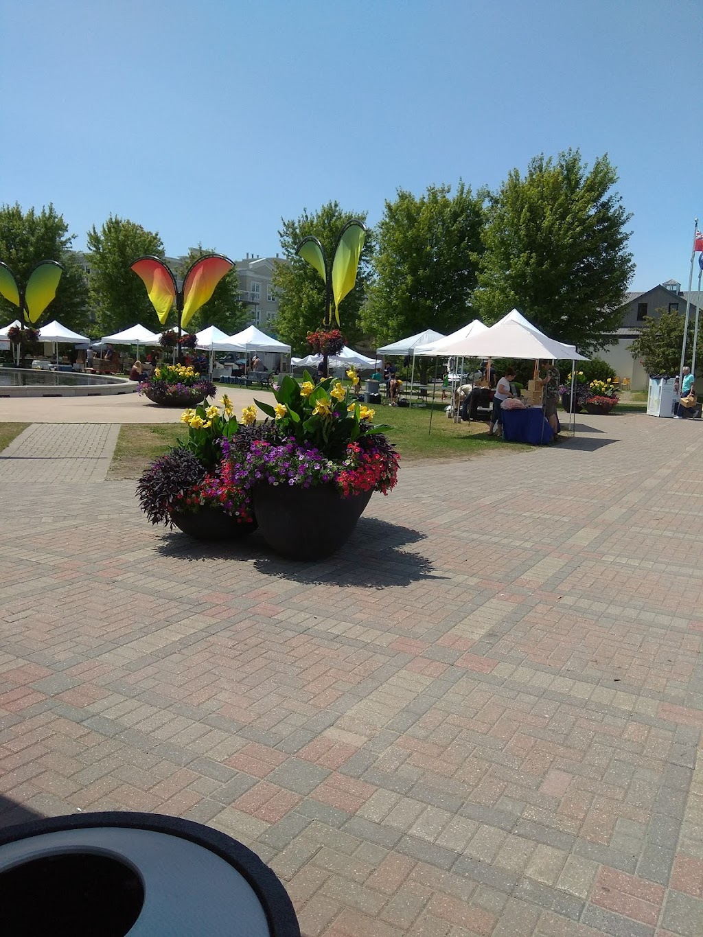 Cobourg Farmers Market (Open Seasonally) | Rotary Harbourfront Park Albert and, 2nd St, Cobourg, ON K9A 2P8, Canada | Phone: (416) 887-2655