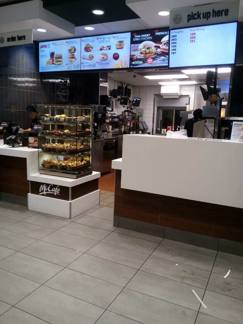 McDonalds | 1661 Hunt Club Rd, Ottawa, ON K1T 3Z3, Canada | Phone: (613) 249-9028