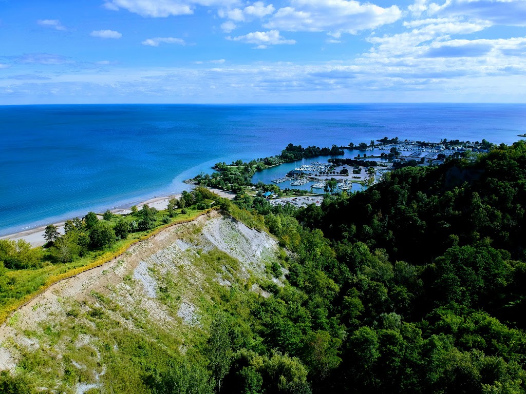 Cathedral Bluffs Park | 24 Lyme Regis Crescent, Scarborough, ON M1M 1E4, Canada | Phone: (416) 338-4386