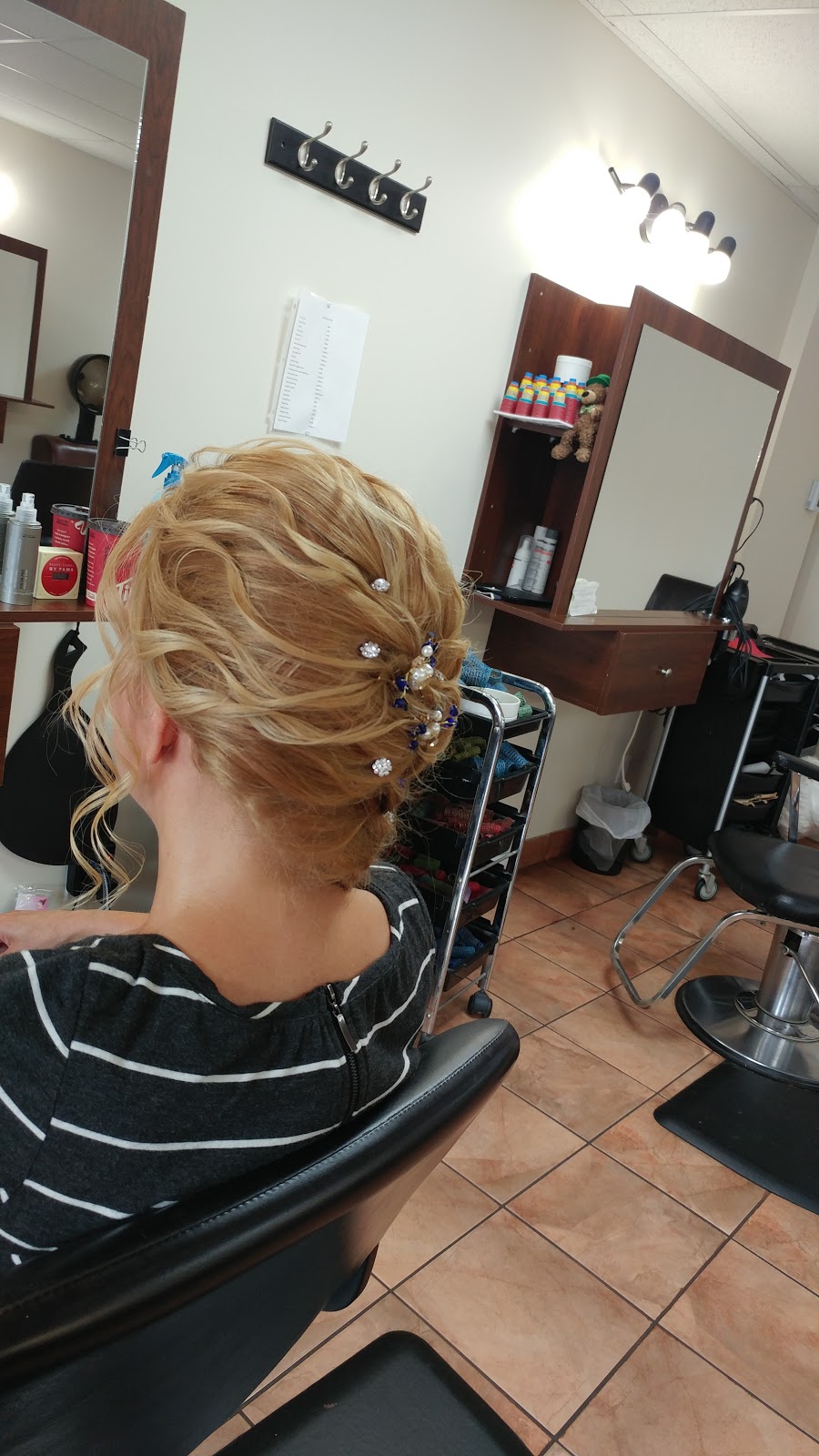 Salon-Coiffure La Boite AC | 766 Avenue de Grand-Mère, Grand-Mère, QC G9T 2H7, Canada | Phone: (819) 533-3838