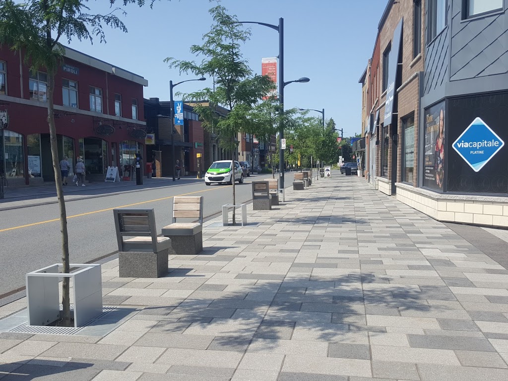 Parc with benches | 2 Rue K, Victoriaville, QC G6P 3Z5, Canada