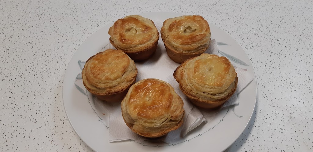 Hannas Meat Pies Ltd | 4431 William St, Sydenham, ON K0H 2T0, Canada | Phone: (613) 876-4696