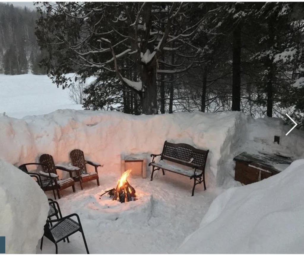 Chalet La Petite Campagne | 1170 Chem. du Lac Beaulne, Chertsey, QC J0K 3K0, Canada | Phone: (514) 946-0031