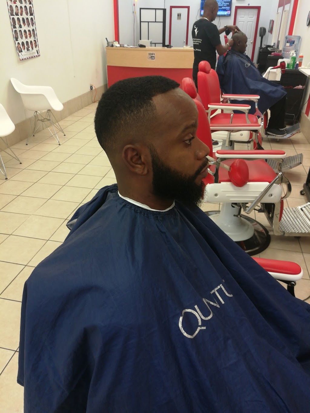 Barber Shop Cinq Sur Cinq | 69 Montréal Rd, Vanier, ON K1L 6E8, Canada | Phone: (613) 746-4004