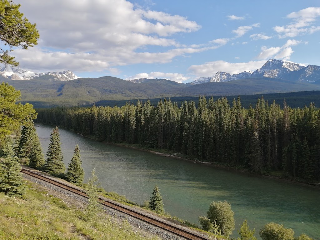 Ten Peaks Shuttle & Tours | Bow Valley Pkwy, Lake Louise, AB T0L 1E0, Canada | Phone: (587) 600-1643