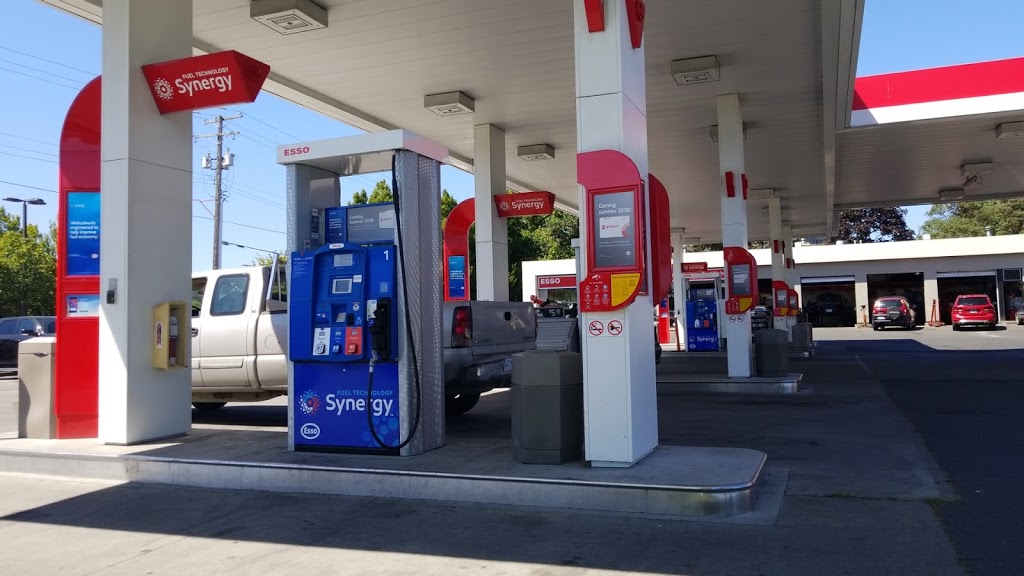 Esso | 1700 Hillside Ave, Victoria, BC V8P 1A1, Canada | Phone: (250) 595-6583