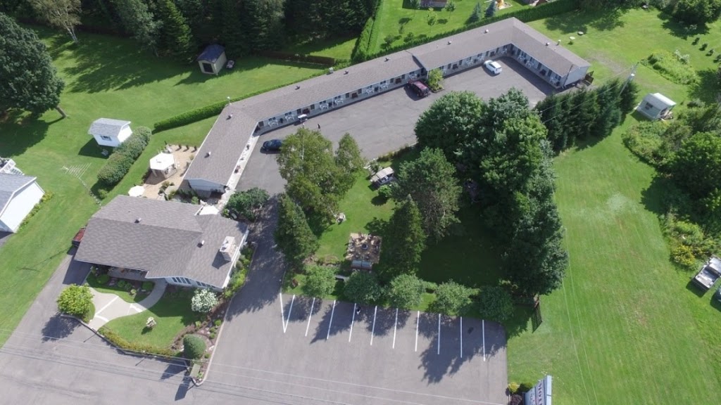 Motel la Cheminée | 2374 Boulevard du Curé-Labelle, Saint-Jérôme, QC J7Y 5E9, Canada | Phone: (844) 438-4175