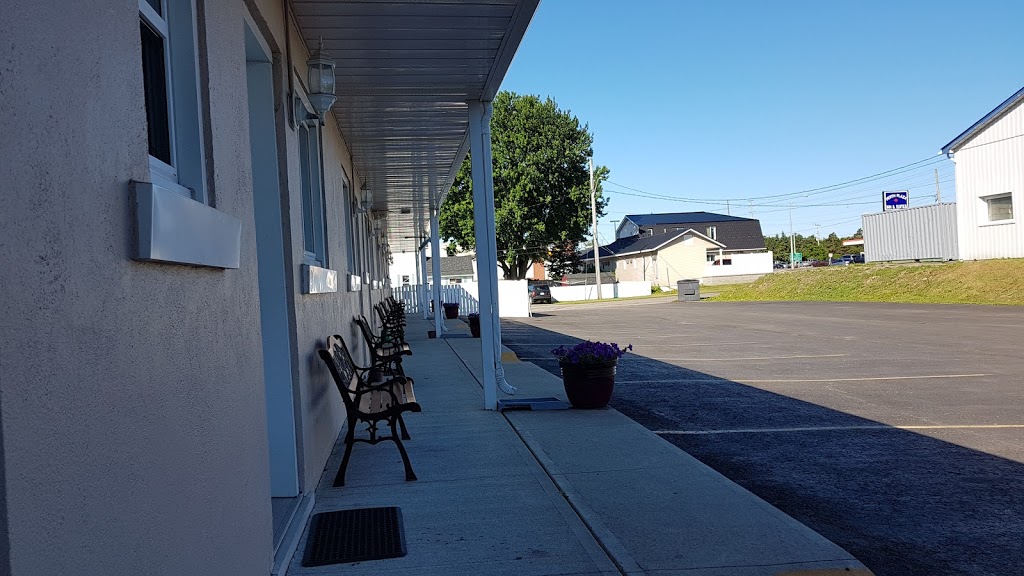 Perth Plaza Motel | 40 Dufferin St, Perth, ON K7H 3A6, Canada | Phone: (613) 264-1022