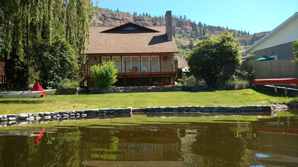 Vaseux Lakefront Resort | 118 Sundial Rd, Oliver, BC V0H 1R0, Canada | Phone: (250) 498-0031