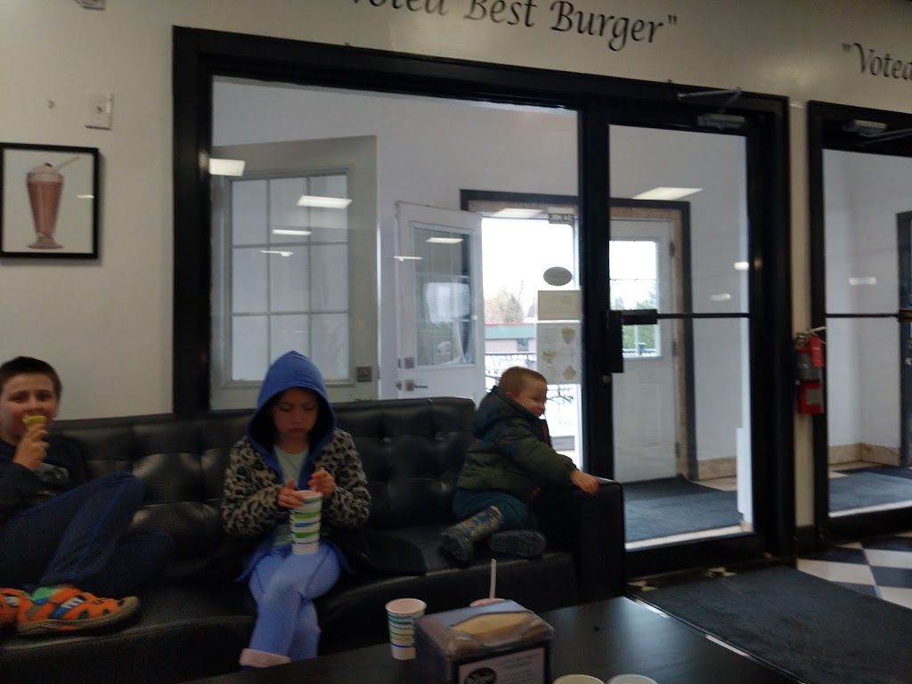 The Burger Shop | 309 Ecclestone Dr, Bracebridge, ON P1L 1G6, Canada | Phone: (705) 645-0355