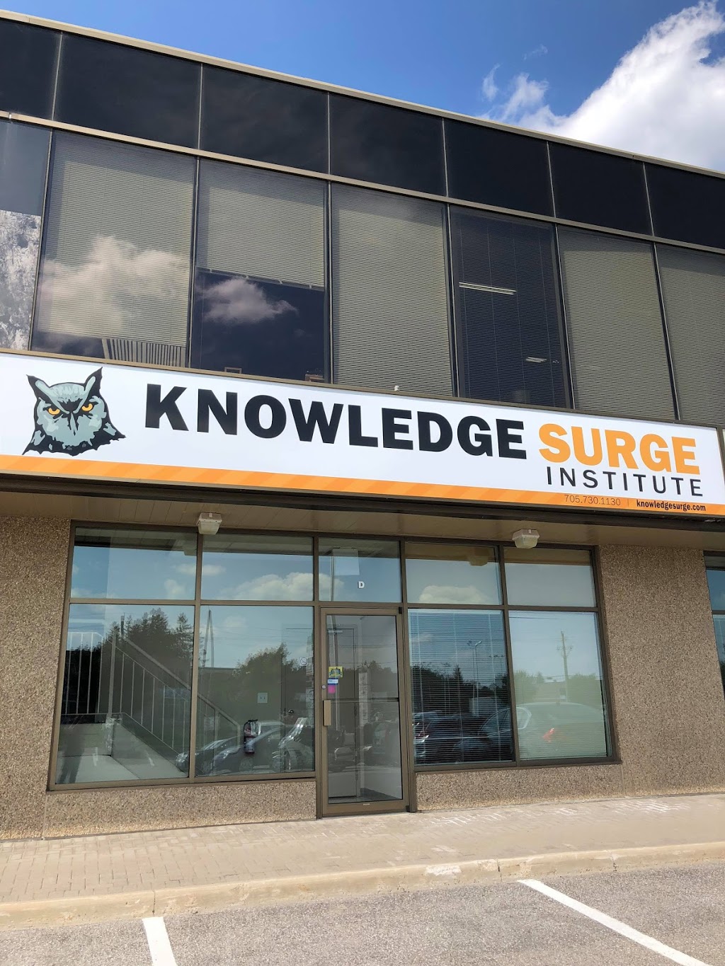 KnowledgeSurge Institute Trucking School | 121 Commerce Park Dr e, Barrie, ON L4N 8X1, Canada | Phone: (705) 730-1130