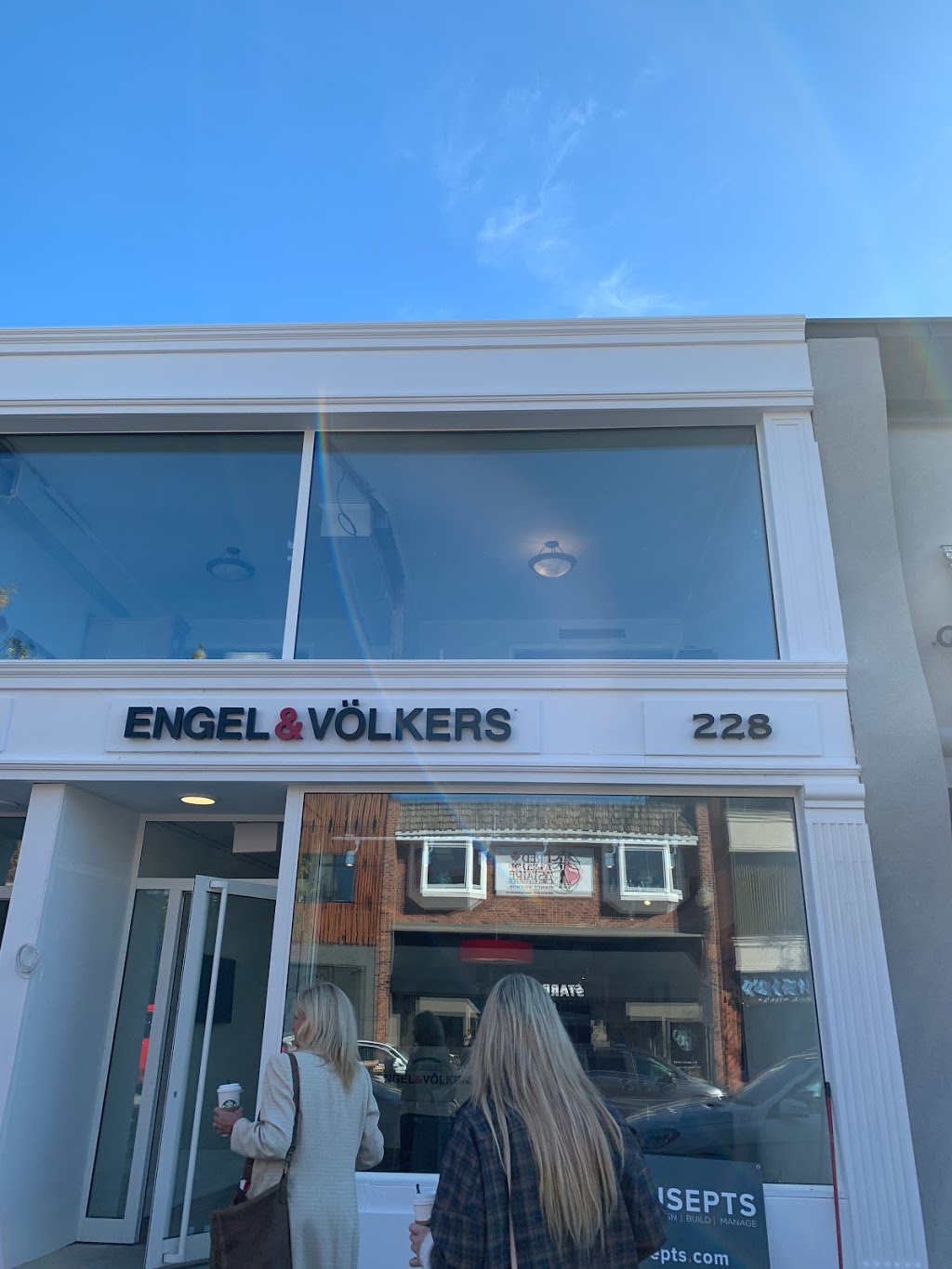 ENGEL & VÖLKERS OAKVILLE | 226 Lakeshore Rd E, Oakville, ON L6J 1H8, Canada | Phone: (905) 815-8788