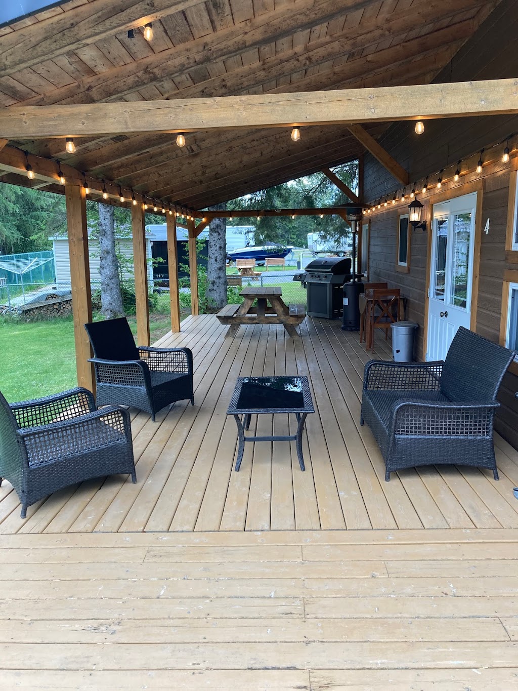 Les chalets vacance | 300 Rue Ste Marie, Lac-aux-Sables, QC G0X 1M0, Canada | Phone: (581) 398-9939