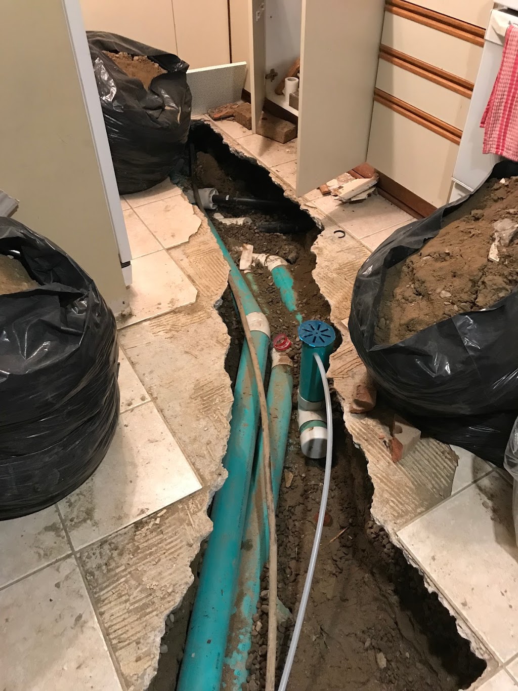 Local Drain Experts - Drain Cleaning and Clogged Drain Service | 8 Fulford Pl, Etobicoke, ON M9R 2W1, Canada | Phone: (647) 794-3321