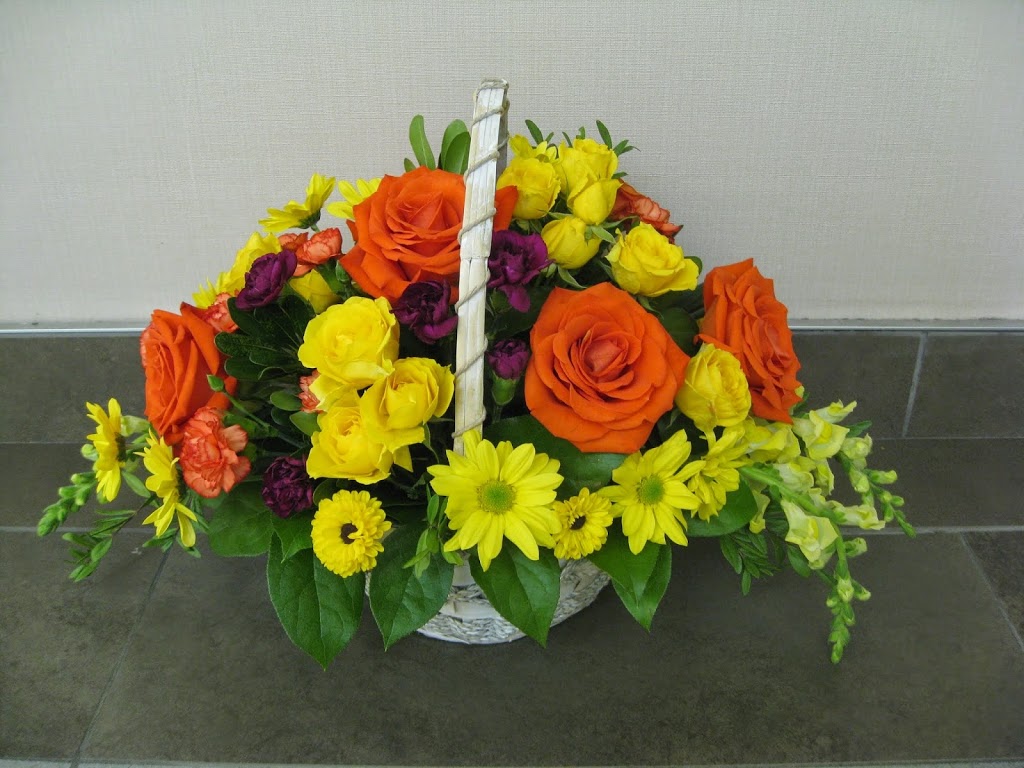 Bayshore Flowers | 100 Bayshore Dr, Nepean, ON K2B 8C1, Canada | Phone: (613) 828-6633