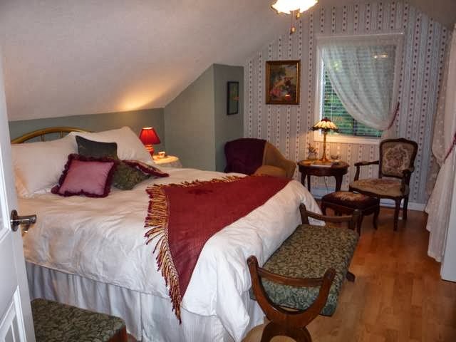 Tea Cozy Bed & Breakfast | 923 View Rd, Qualicum Beach, BC V9K 1N3, Canada | Phone: (250) 752-0819