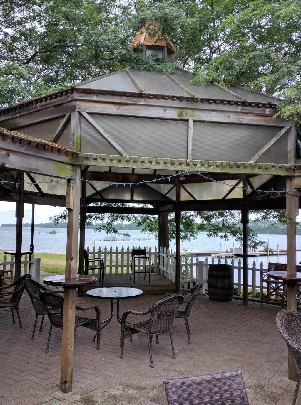 Boblo Island Beach House Restaurant | Amherstburg, ON N9V 4B2, Canada | Phone: (519) 997-3099