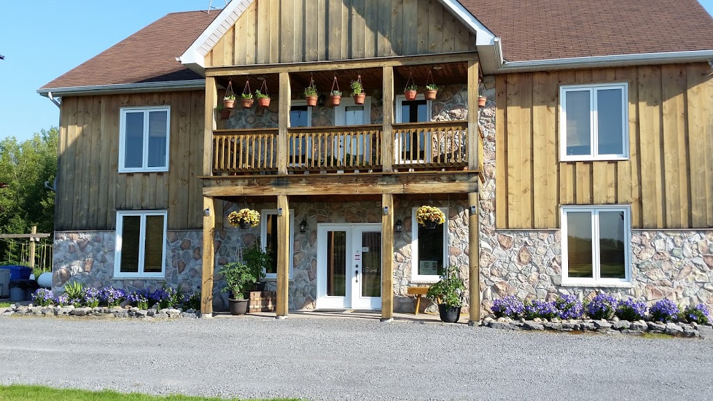 Gîte Touristique Ô Genêt | 2945 N Plantagenet Concession 3, Plantagenet, ON K0B 1L0, Canada | Phone: (613) 673-2039